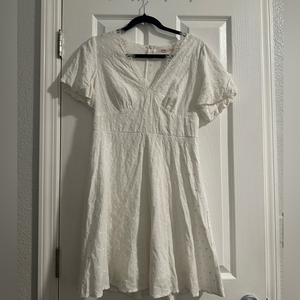 Short sleeve white dress